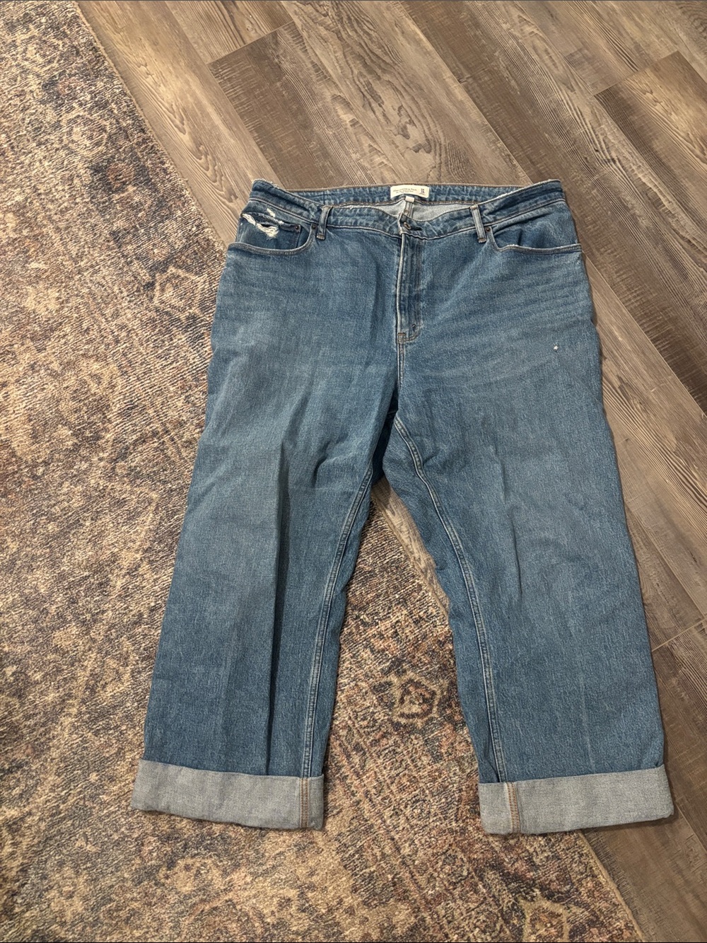 Abercrombie & Fitch 90’s Relaxed Boyfriend Jean - Curve Love